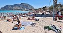 Sycylijczycy to mają dobrze, plaże i góry pod nosem, Spiaggia di Mondello jednak zatłoczona, więc zmierzam autobusem na kolejną